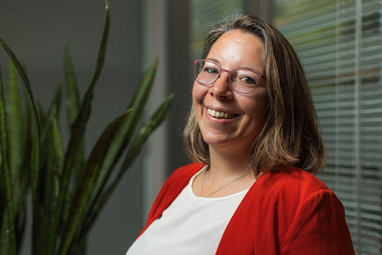 Jona Simillion - Sales executive