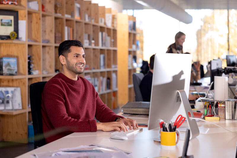 Personen praten over SMART formuleren van een projectdoel