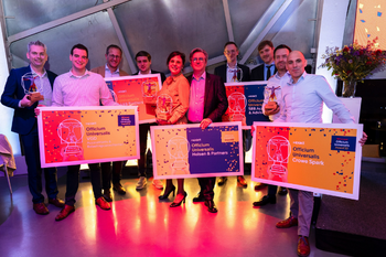 Accountancykantoren ontvangen Officium Universalis Award van Exact