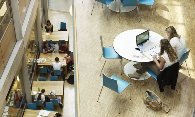 Het onderwijs: Beter presteren met minder middelen
