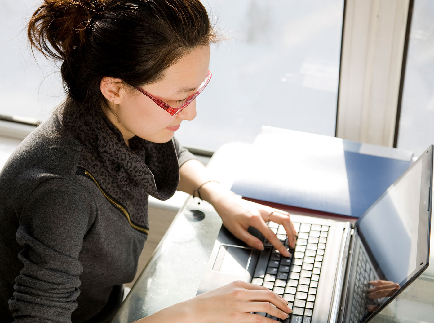 Jak wygląda praca w systemie CRM – przykłady firm